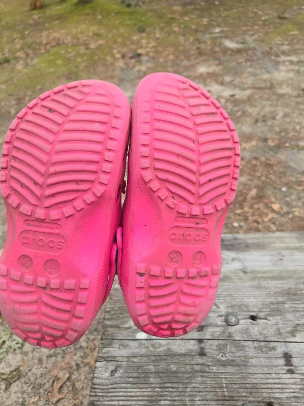 ✨Crocs Classic Clogs Electric Pink Girls Youth  SlipOn Sandals Jibbitz  2/4